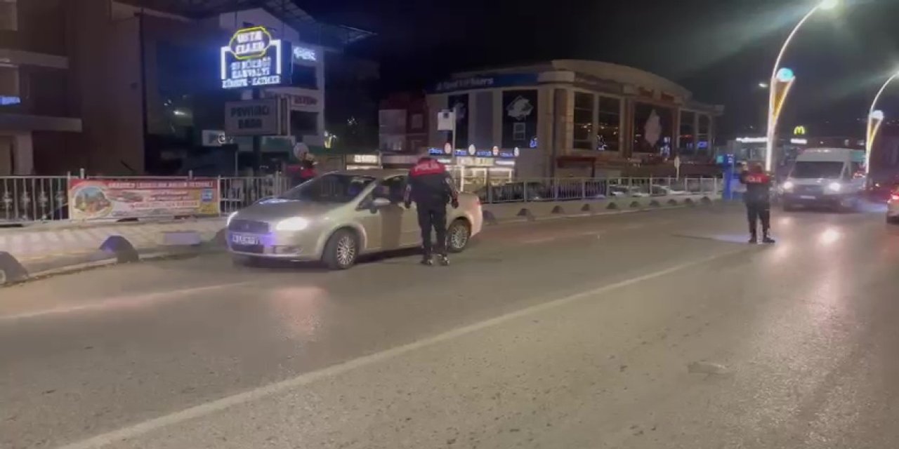 İzmit&#039;te umuma açık yerlerde denetim! 115 kişiye GBT kontrolü