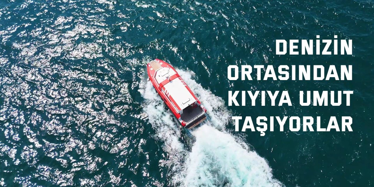 Denizin ortasından kıyıya umut taşıyorlar