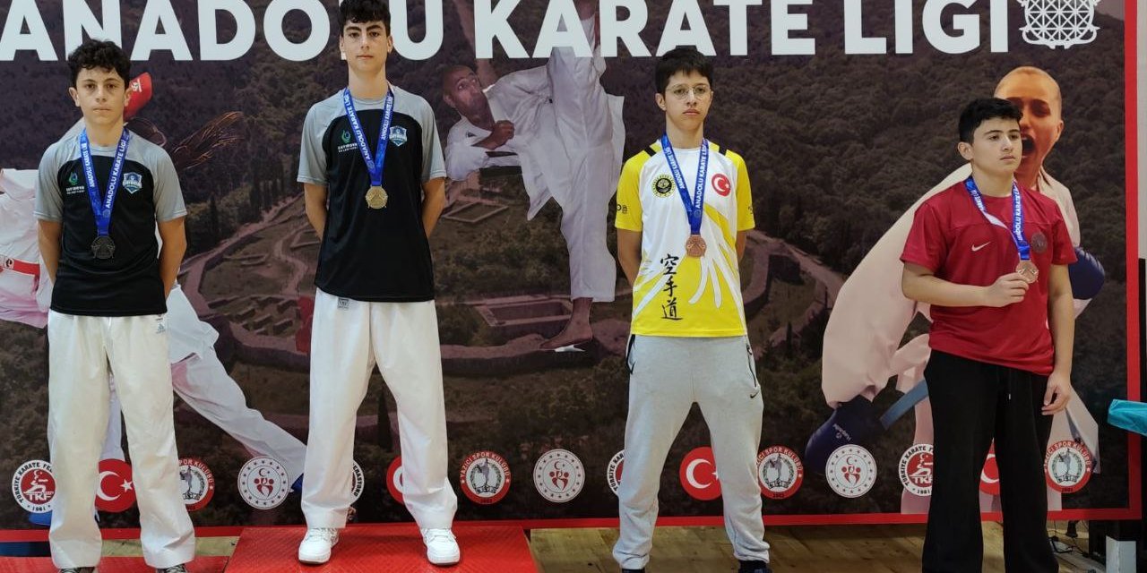 Çayırovalı karateciler 5 madalyayla döndü