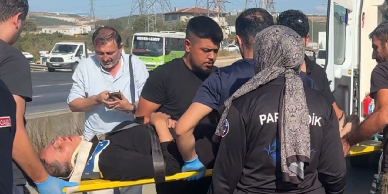 Oto çekiciyle çarpışan  otomobil devrildi: 3 yaralı