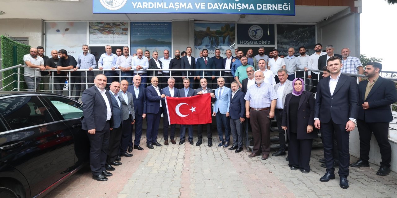 Büyükakın, Çayırova’da dernekleri ziyaret etti