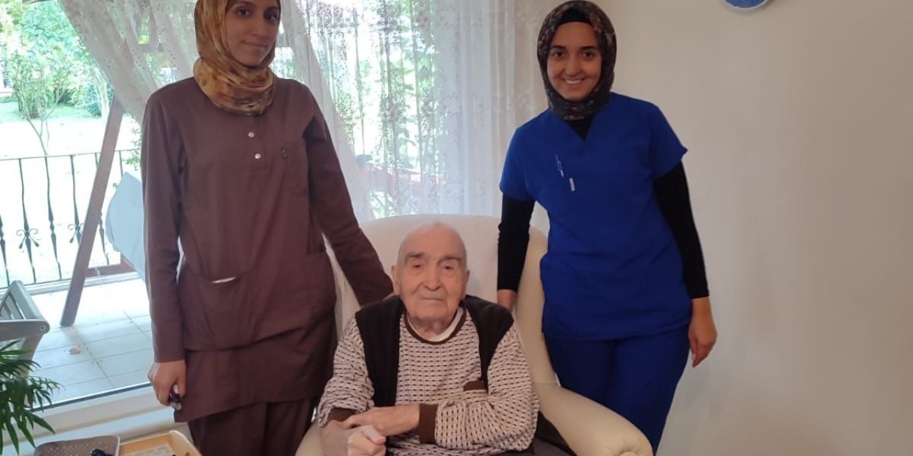 Kocaeli Devlet Hastanesi’nden 100 Yaş Ziyareti