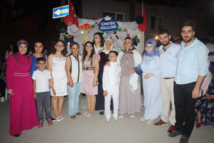 Muhammet salona sığmadı sokakta durmadı