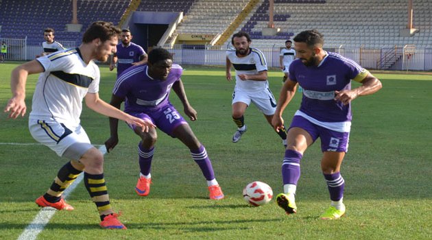 Menekşe Nusretine önünde