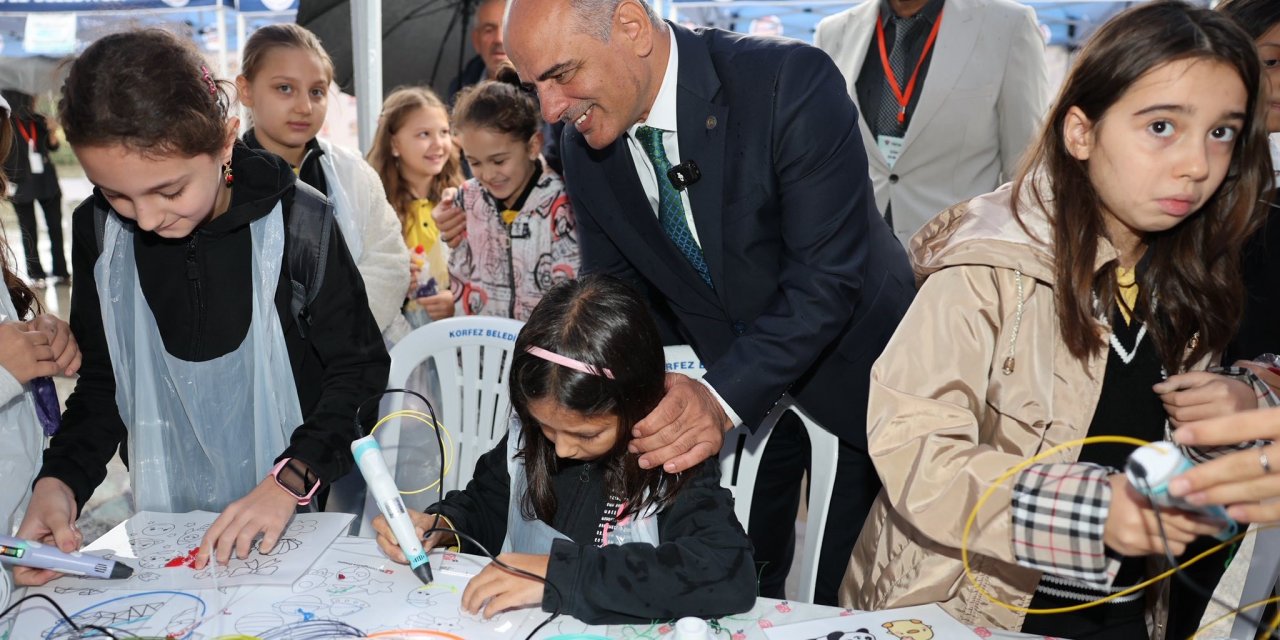 Öğrenciler projelerini "Bilim Şenliği"nde sergiledi