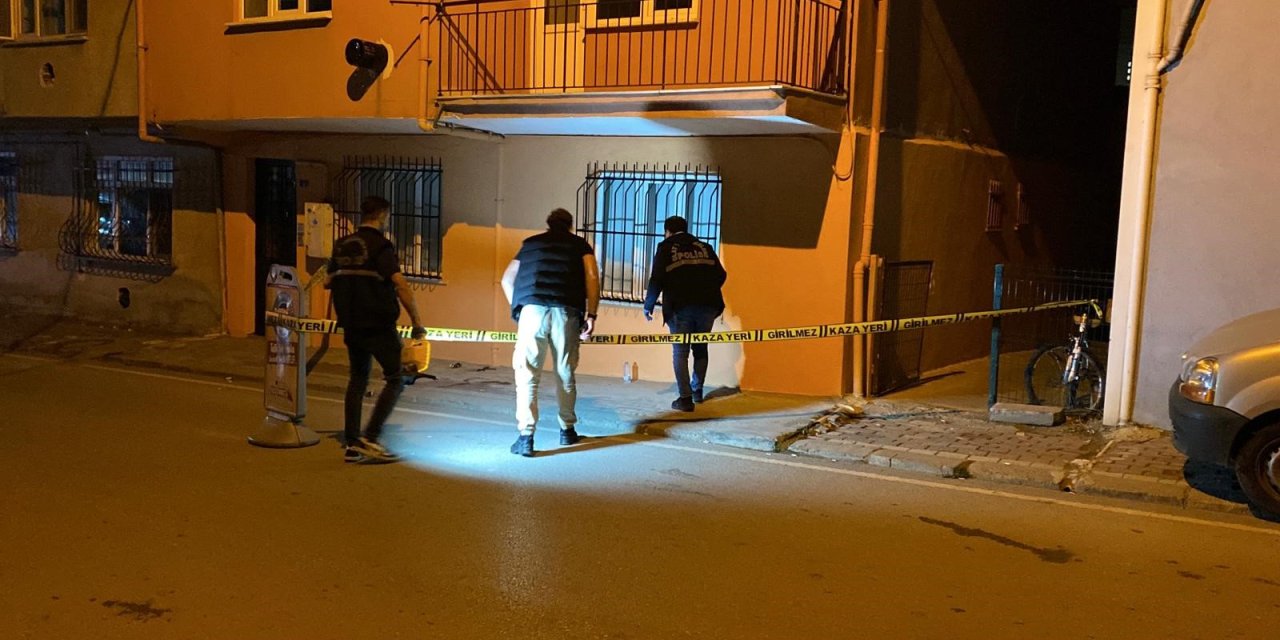 Boşandığı eşinin evine gitti,  vuruldu