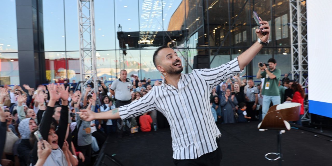 Fenomen Doğancan Özadlı Kitap Fuarı’nda