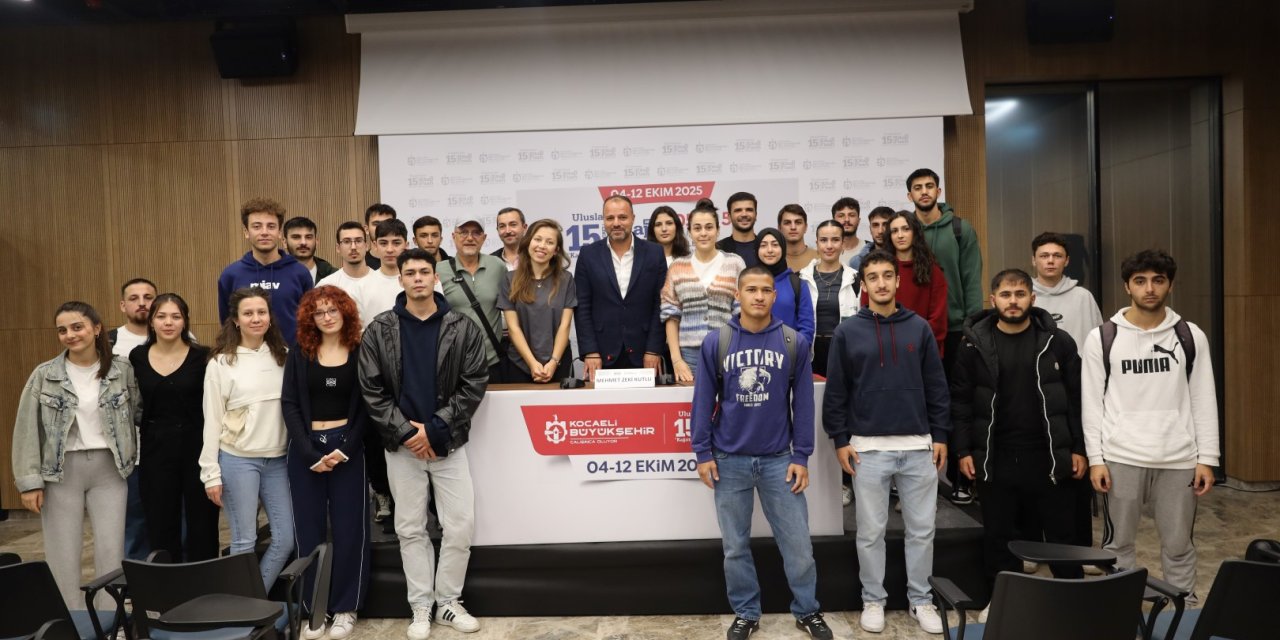 Kutlu’dan Tepük oyunu, Arpacı’dan Momo öyküsü