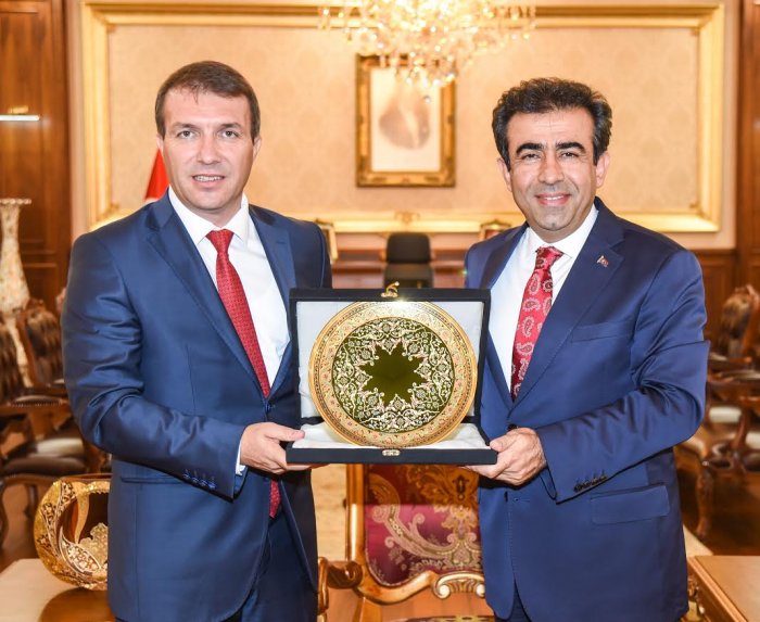 Vali Güzeloğlu Okumuş’u kabul etti