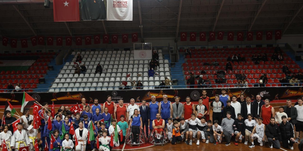 Vali Aktaş Basketbol Gösteri Müsabakasına Katıldı