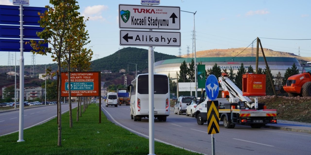 Kocaeli Stadı’nın yeni isim tabelaları monte edildi