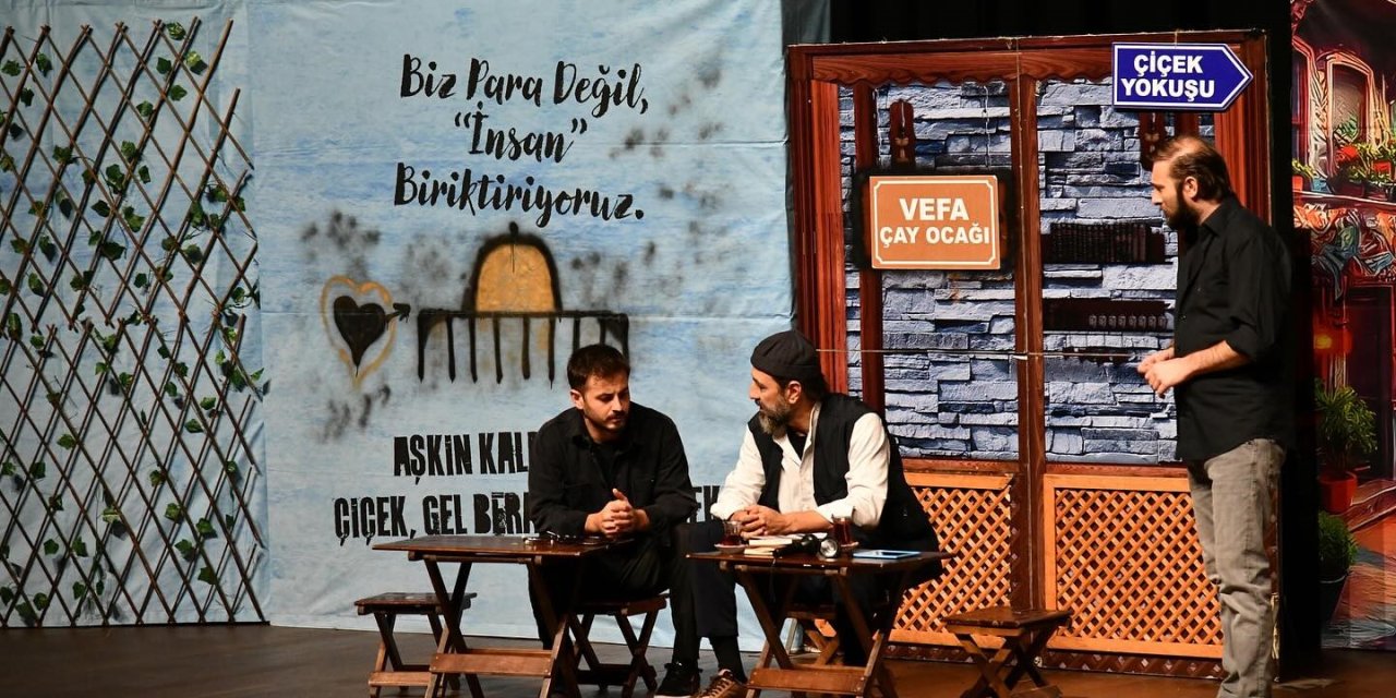 "Aynalar" Oyunu Başiskele’de Sahnelendi