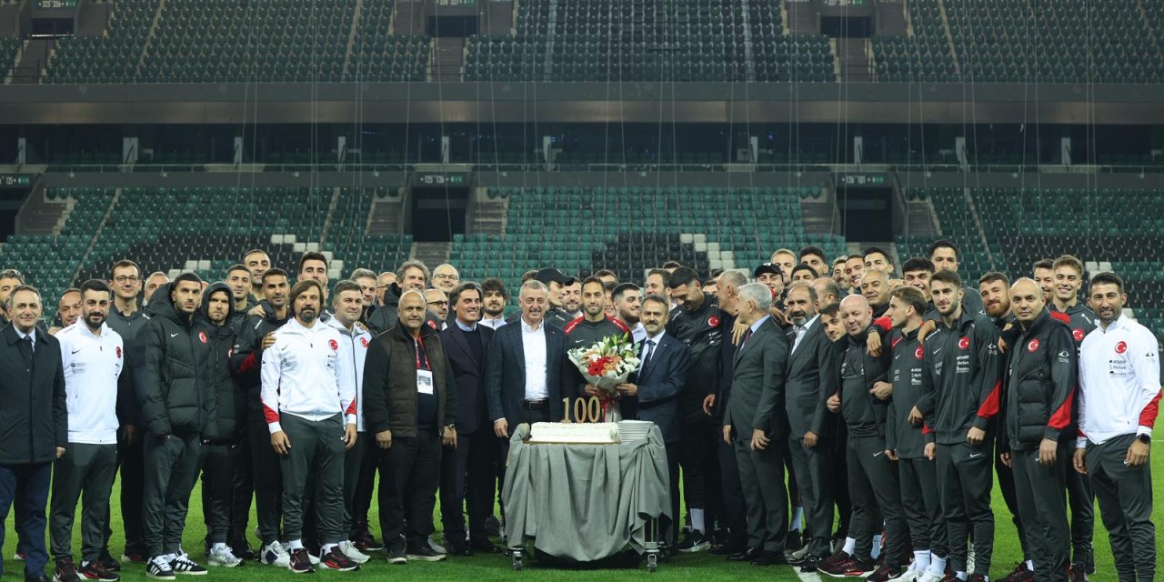 Tarihi maç öncesi Milli Takım'a moral verdiler