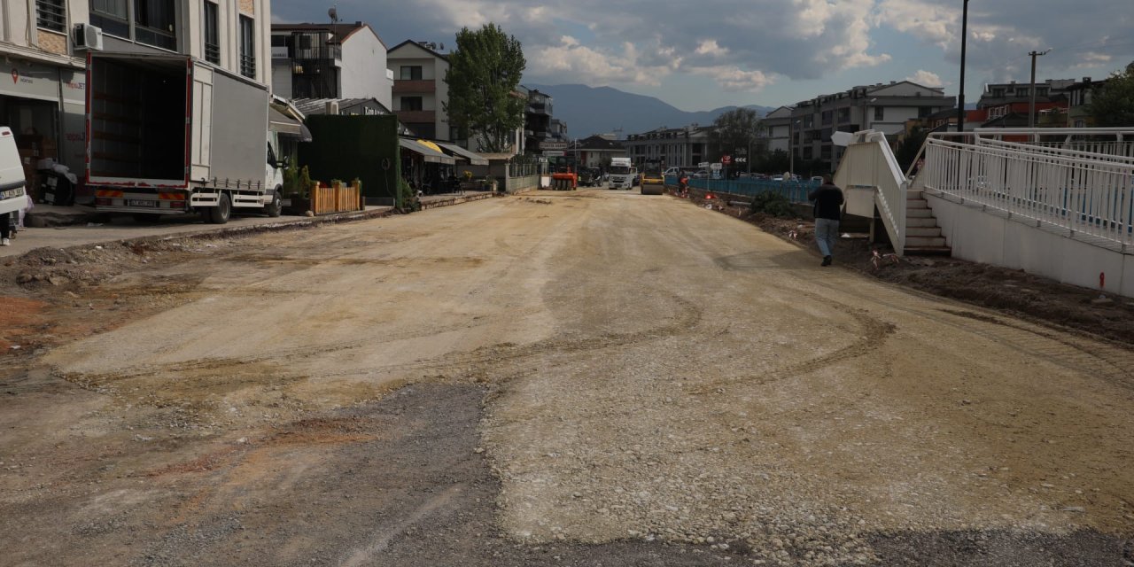 Yıpranan yolları modern  görünüme kavuşturuyor