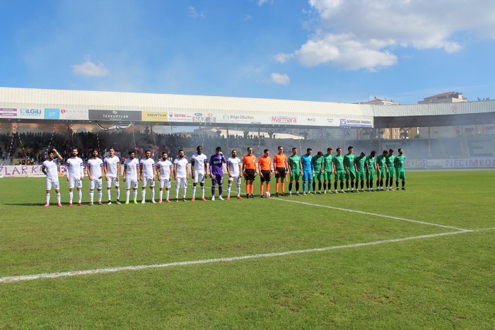 Menekşe pazar  sahada