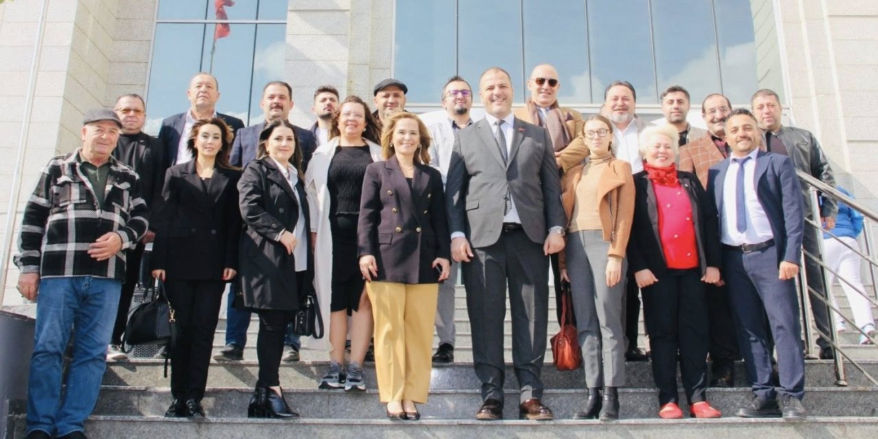 Birol Elüstü, mazbatasını aldı