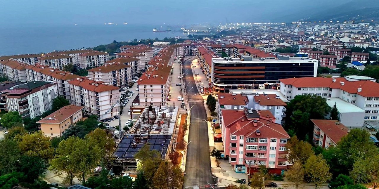 Körfez’de gece asfalt mesaisi