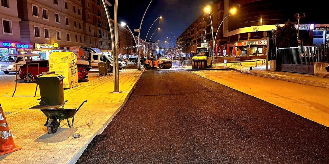 Körfez’de gece asfalt mesaisi