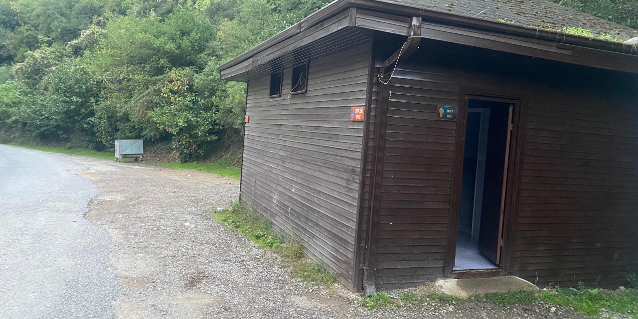 Mesire alanındaki  şadırvanı tahrip ettiler