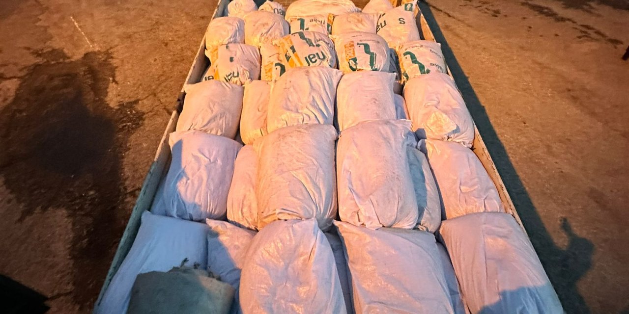 İzmit'te Kaçak Tütün Operasyonu: 2 Ton Kıyılmış Tütün Ele Geçirildi