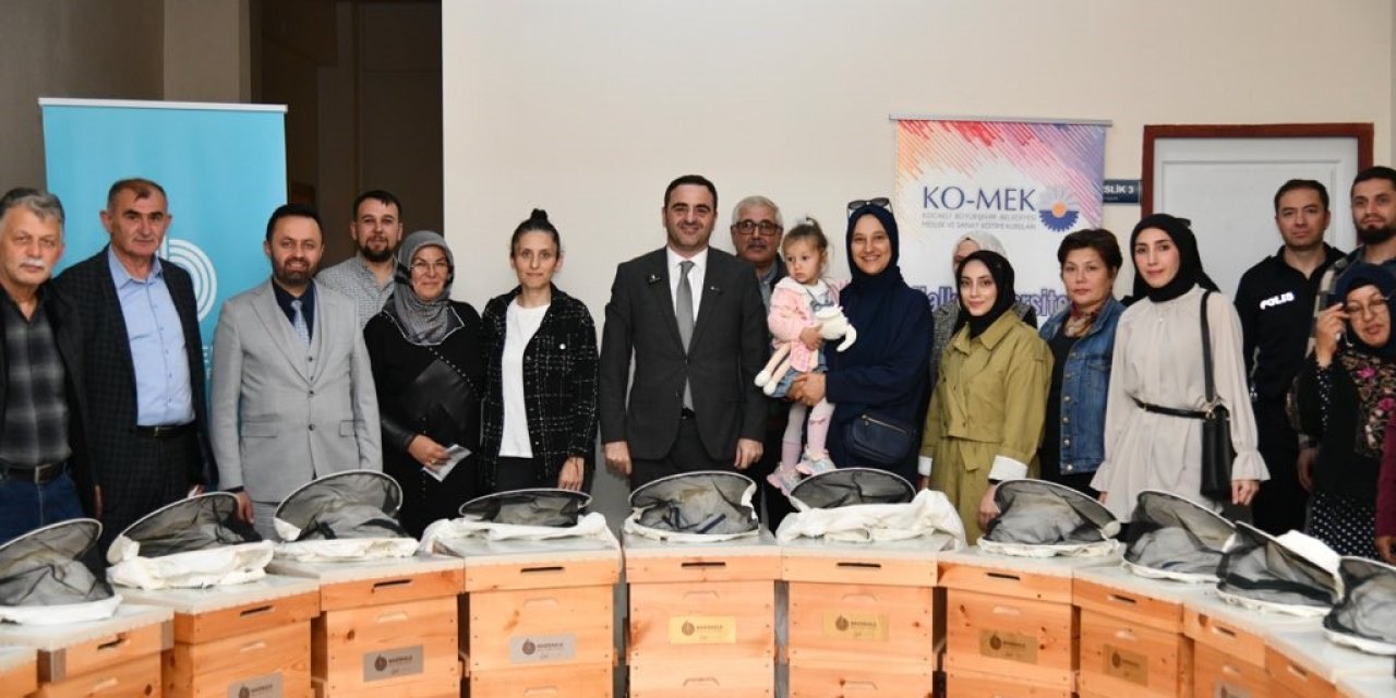 Arıcılık kursiyerlerine malzeme desteği