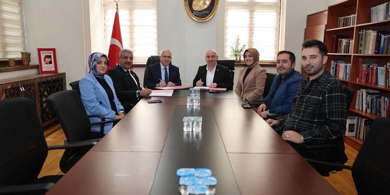 Eğitim Camiasından Kaymakam  Dönmez'e "Hayırlı Olsun" Ziyareti