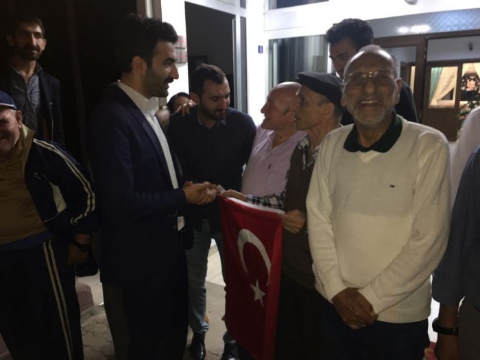 Gençlerden huzurevi ziyareti