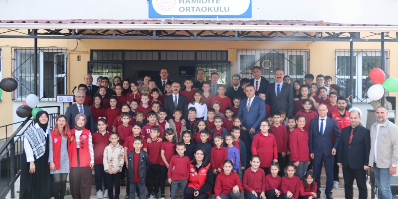 Vali Aktaş, Kermese Destek Verdi