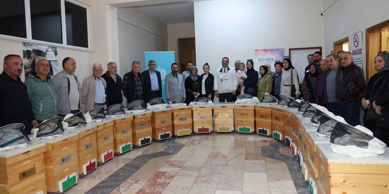 KO-MEK arıcılığın tüm  inceliklerini öğretiyor