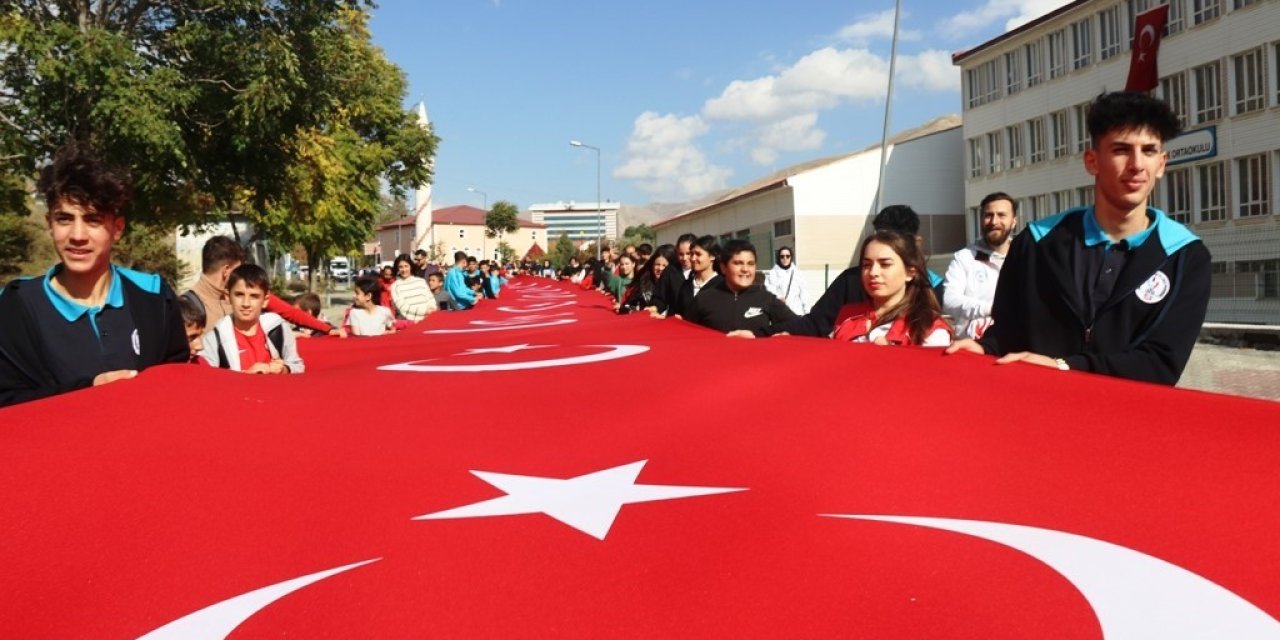 29 Ekim Tatil mi? 28 Ekim’de Okullar Yarım Gün mü? İşte 2025 Cumhuriyet Bayramı Tatil Takvimi