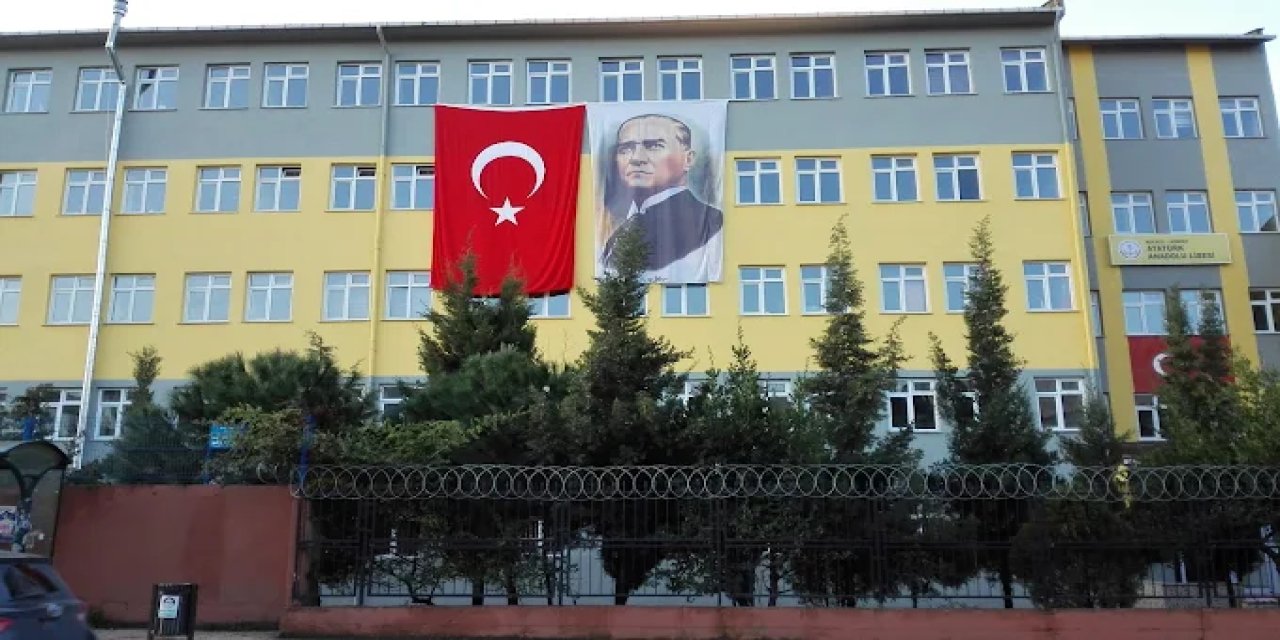 Lise’de Su Çiçeği Alarmı: Veliler Endişelendi, Öğrenciler Derse Döndü