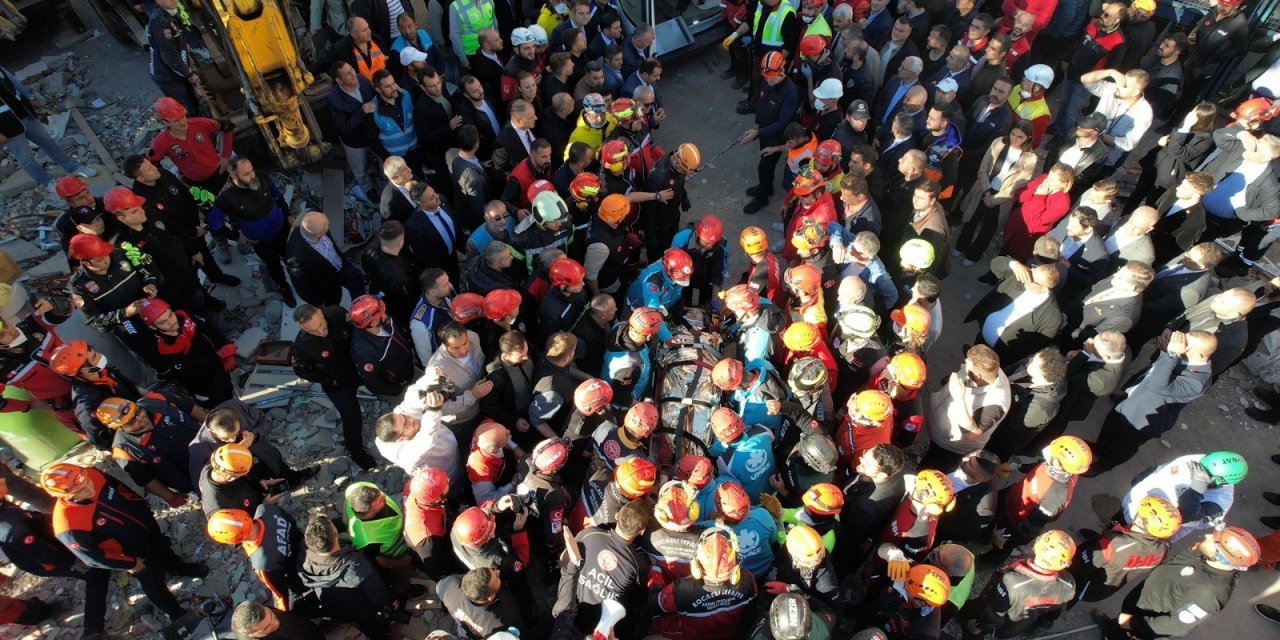 Enkazdan kurtarılan Dilara'dan güzel haber: Sorulara cevap veriyor