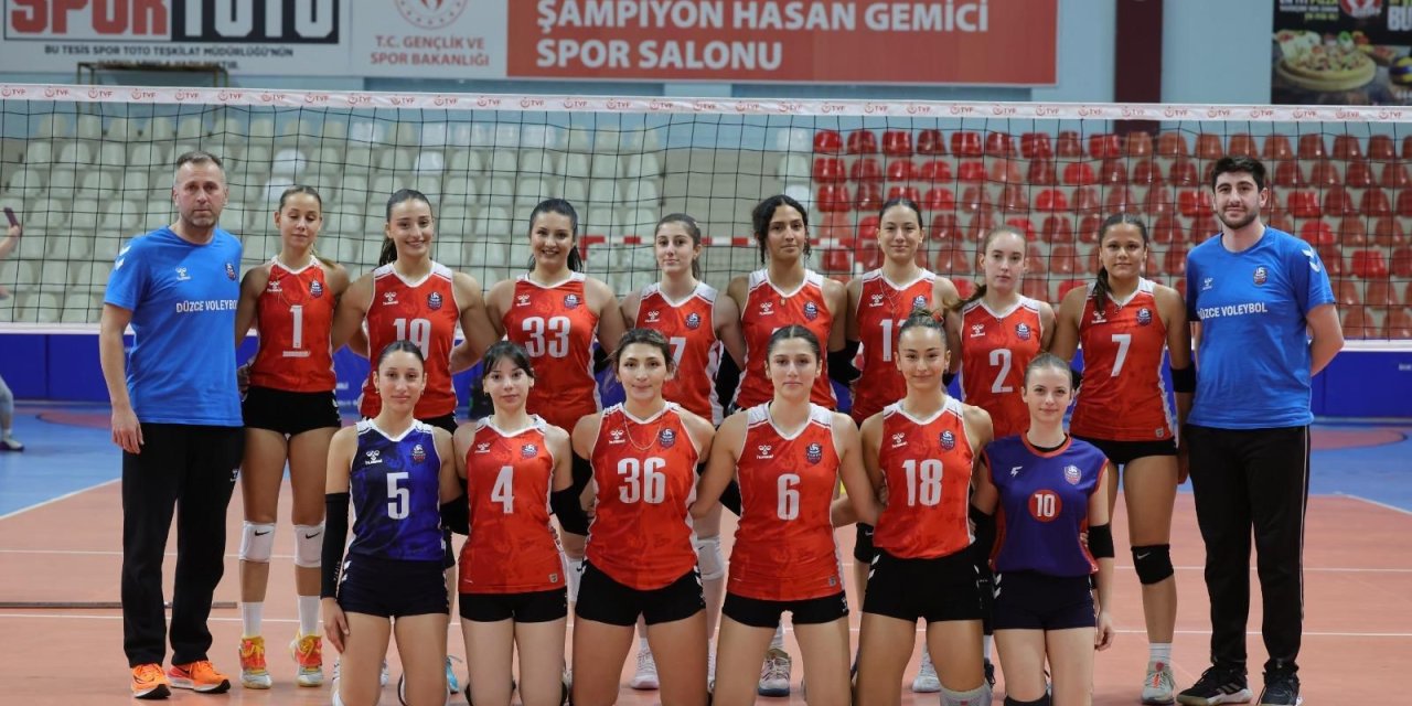 Düzce Kadın Voleybol  takımı ilk galibiyetini aldı