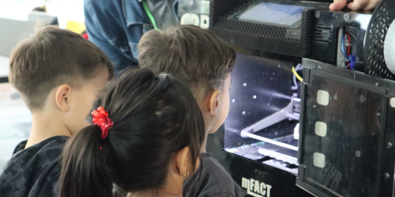 Çınar Çocuk Evleri öğrencileri 3D teknolojiyi deneyimledi