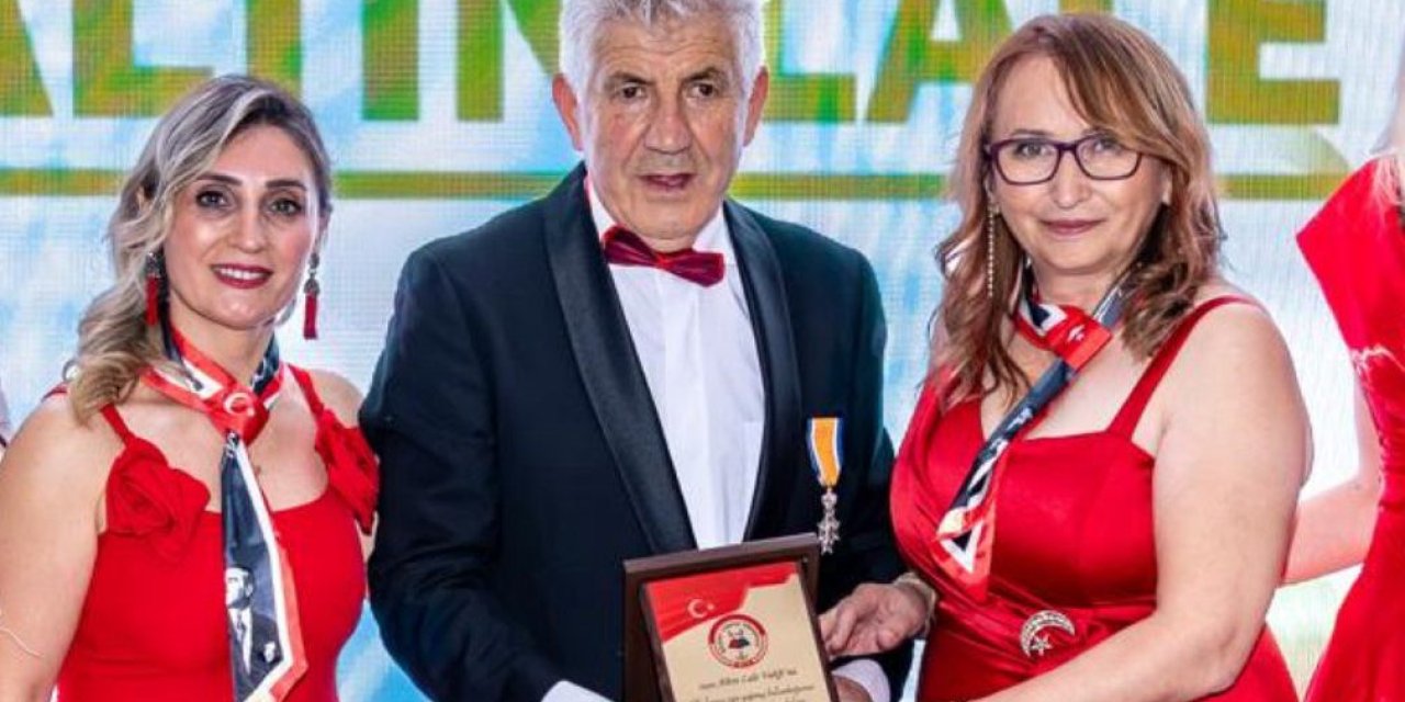 Bülent Türker, okulun  başarılarını ödüllendirdi