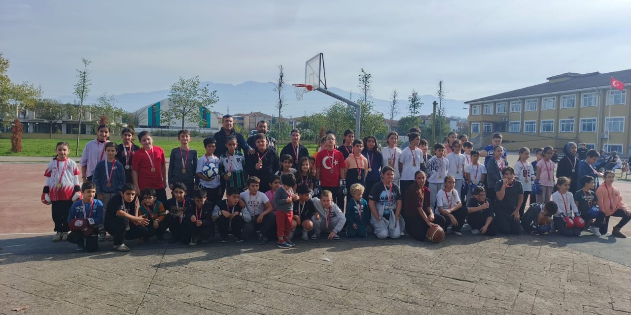 Kartepeli Sporculardan Anlamlı Kutlama