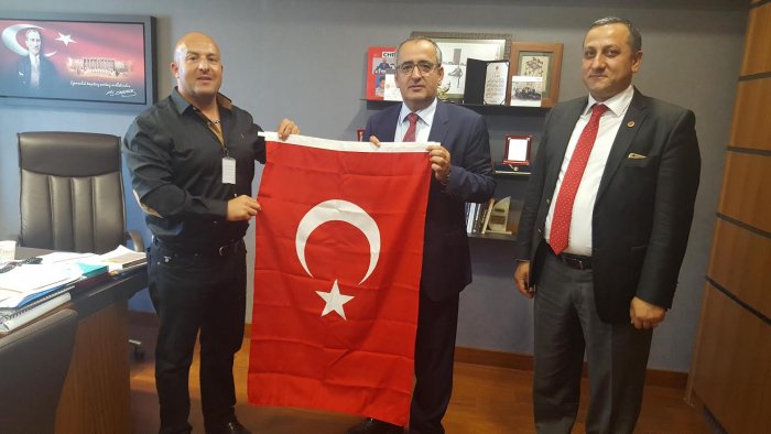 Darbeye karşı pedal çevirdi