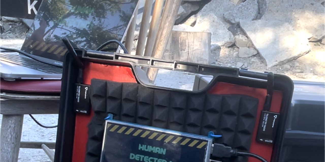 BİLGİ öğrencisi enkaz altında yaşam  belirtisi tespit eden bir cihaz geliştirdi