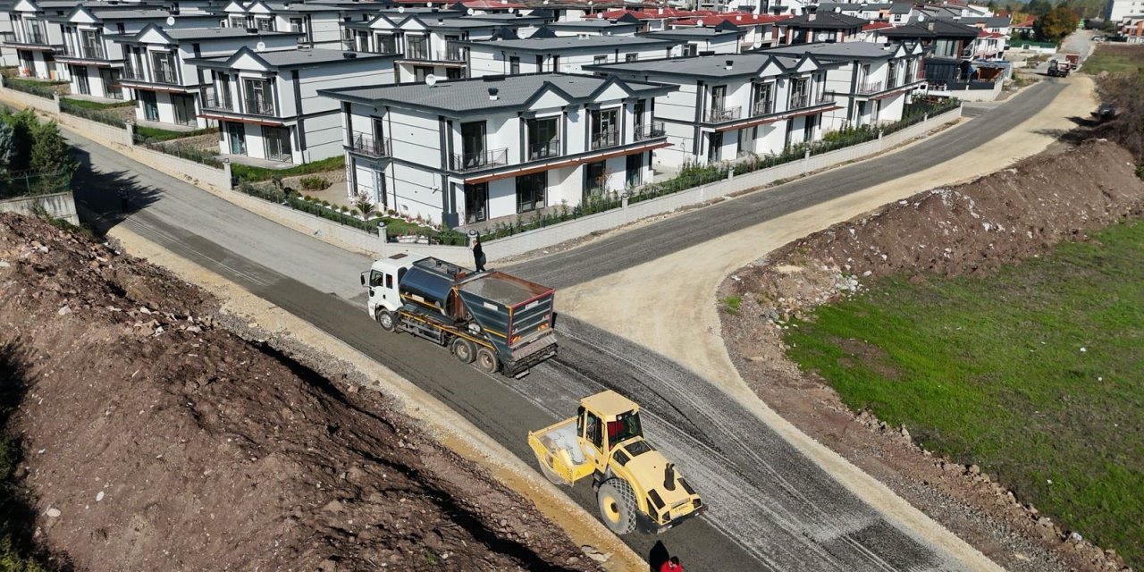 Atakent Mahallesi'ndeki 4 sokak asfaltlandı