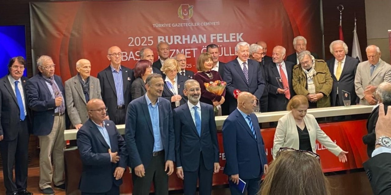 Burhan Felek basın hizmet ödülleri verildi