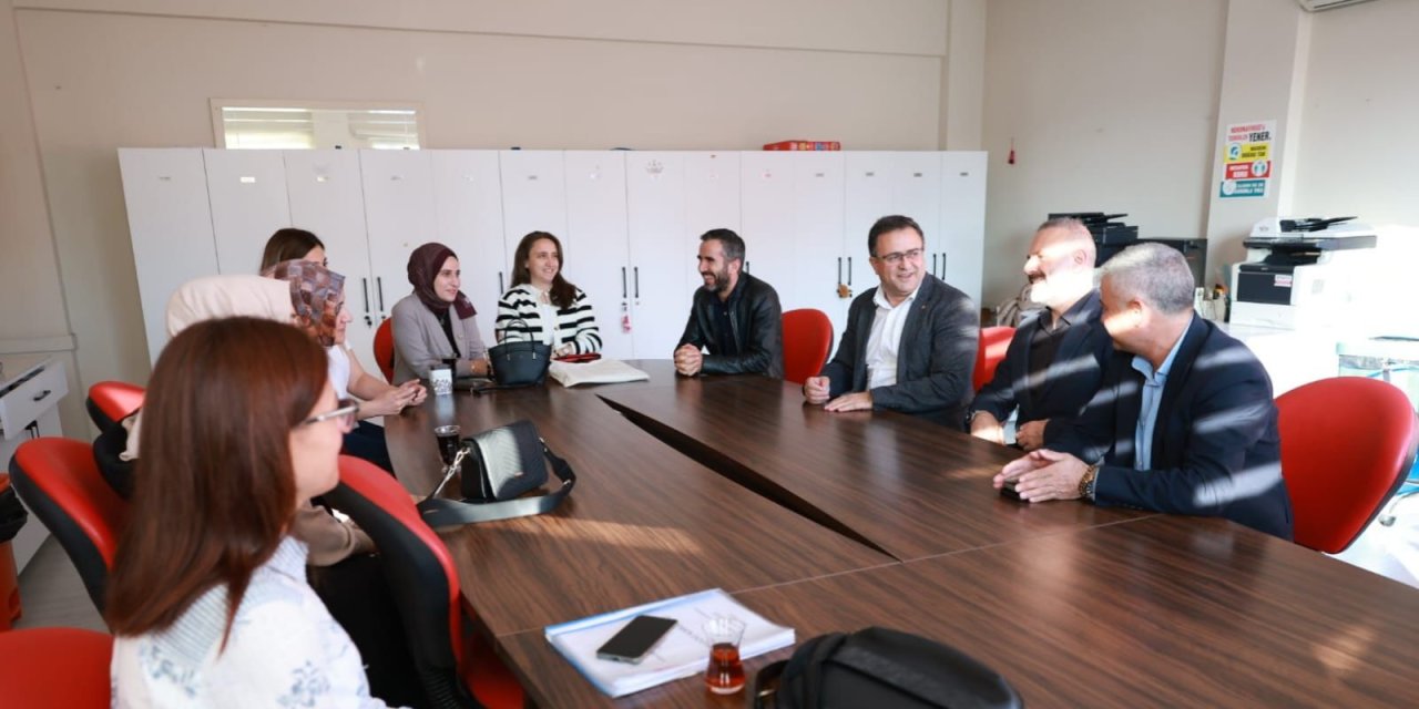 Başkan Gökçe okul ziyaretlerini sürdürüyor