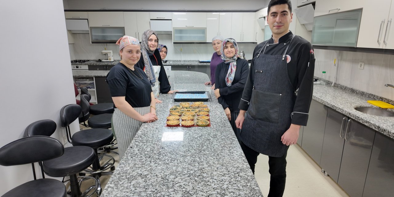 Yeni pasta şefleri eğitimlerine başladı