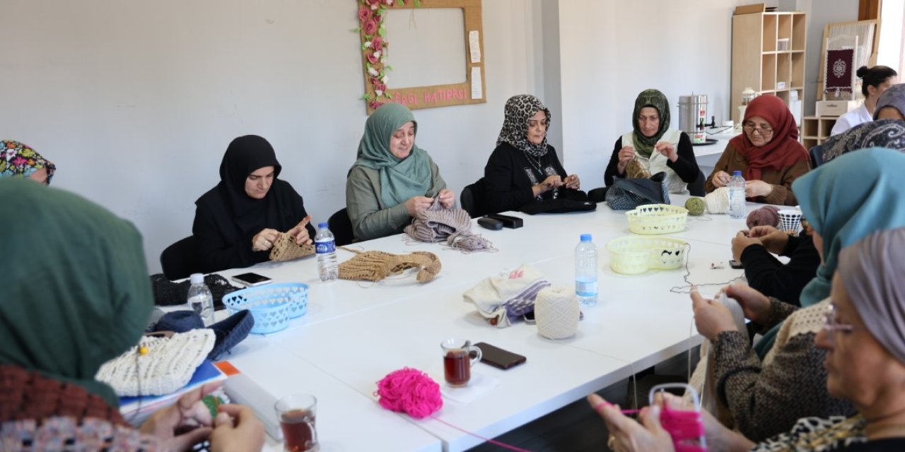 KAR-MEK’te Üretken Eller İş Başında