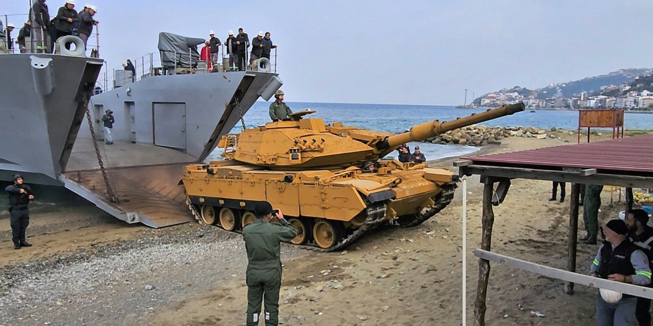 Yeni Tip Çıkarma Gemisi  Yalova kıyısında test edildi