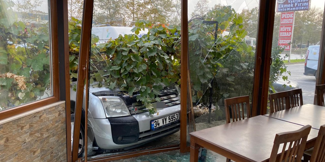 Kocaeli'de kontrolden çıkan otomobil dehşet saçtı: 1 ölü, 3 yaralı