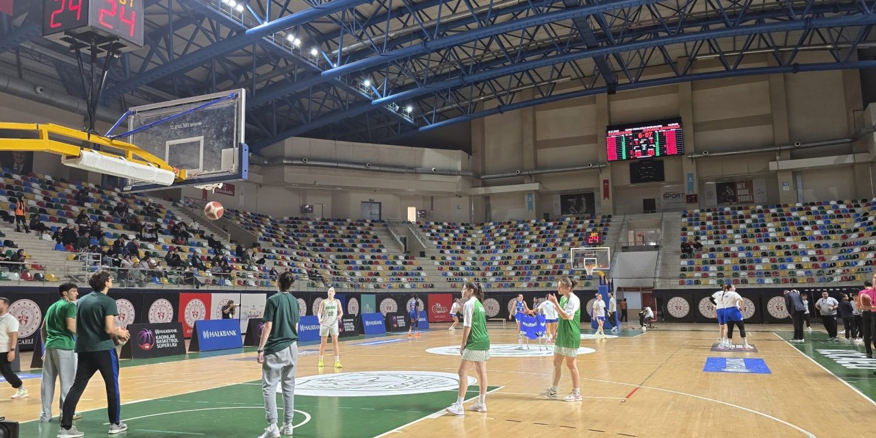 Maç yarım saate yakın durdu