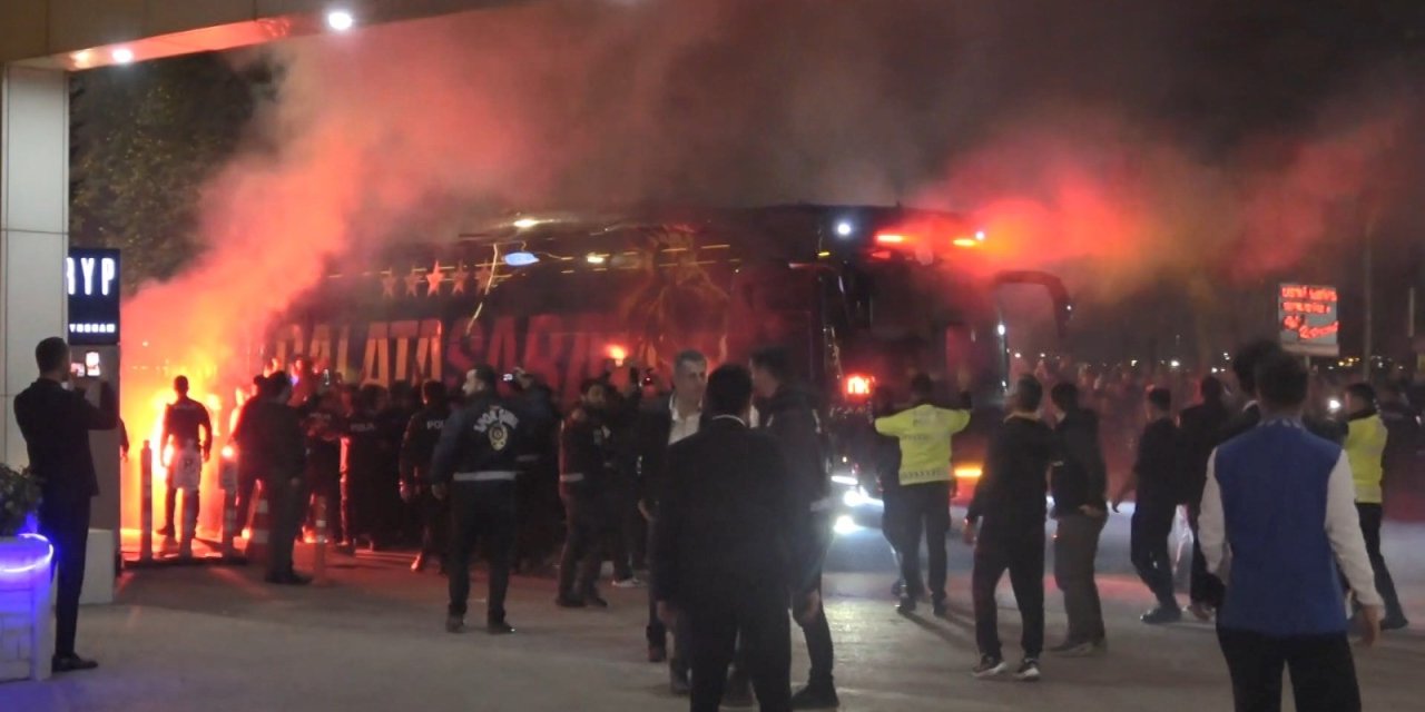 Galatasaray, Kocaeli'de coşkuyla karşılandı