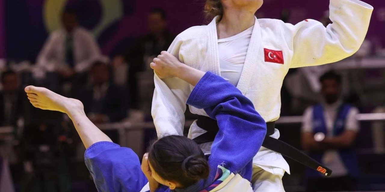 Tuğçe Beder&#039;den Riyad&#039;da altın madalya