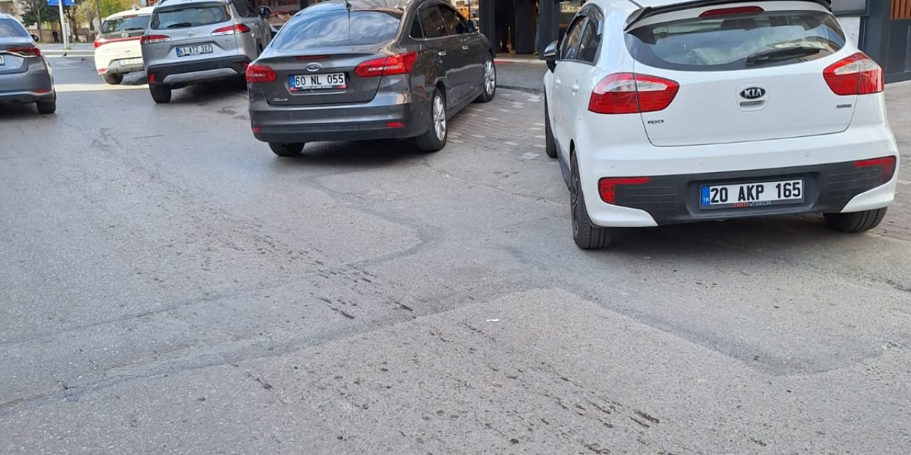 Kaldırım ve Yaya Geçitleri Park Yeri Oldu!