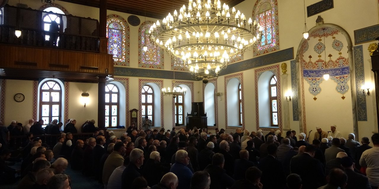 Vali Aktaş, Atatürk için mevlide katıldı